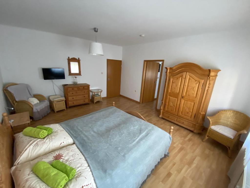 Ferienwohnung Am Theo Carlen Platz Ormesheim Bagian luar foto